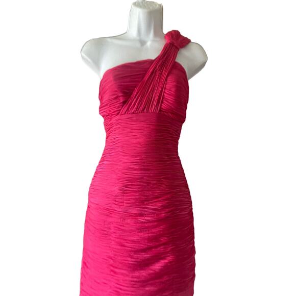 New Phoebe Couture One Shoulder‎ Dress - Picture 2 of 9